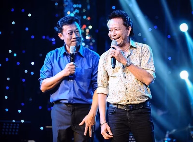 Năm 1999, Bảo Chung sang Mỹ sinh sống và tiếp tục hoạt động nghệ thuật. Nam diễn viên phủ nhận tin đồn sang nước ngoài định cư vì vỡ nợ. Anh chia sẻ trên Dân Việt: “Tôi khẳng định lại lần nữa mình chưa từng bị vỡ nợ. Tôi có bị giật nợ. Khi làm ăn, người ta vay mượn tiền hay lừa gạt mình cũng có nhiều nhưng tôi xem đó là của đi thay người”. Ảnh: Dân Việt.