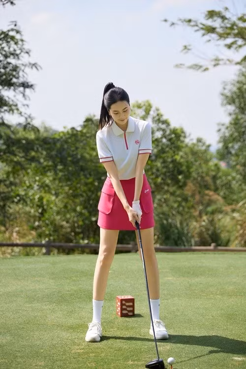 Golf là một trong những môn thể thao Mai Ngọc theo đuổi những năm gần đây. Nữ MC cho biết hiện cao 1m72 m, nặng 52 kg và sở hữu vòng eo 58 cm. Đây là thành quả sau thời gian dài kiên trì tập luyện và duy trì lối sống lành mạnh sau sinh.