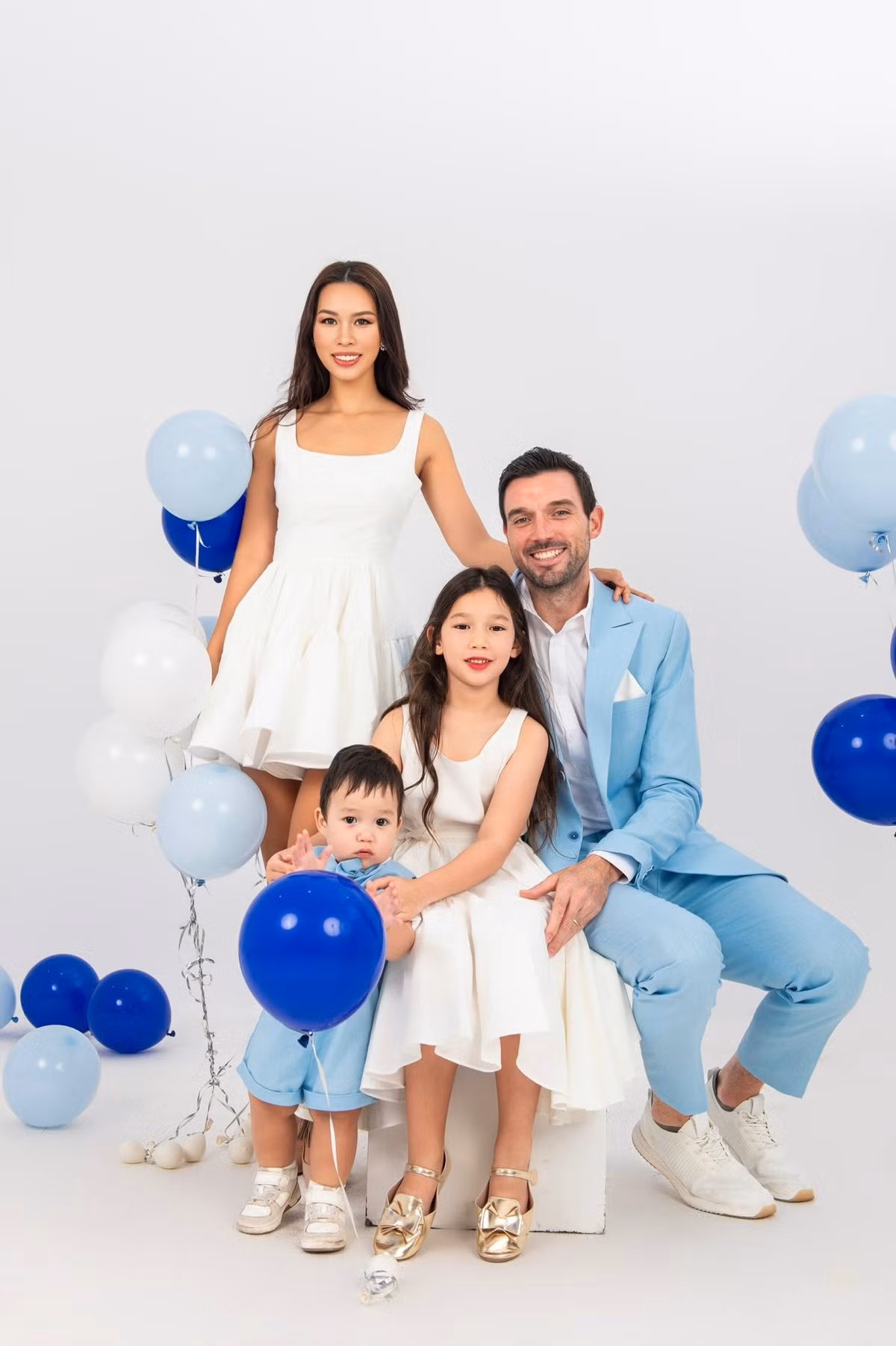 Siêu mẫu Hà Anh chia sẻ trên Gia Đình Xã Hội, ông xã người Anh của cô - Oliver Dowden rất thích Tết ở Việt Nam. Ảnh: FB Hà Anh.