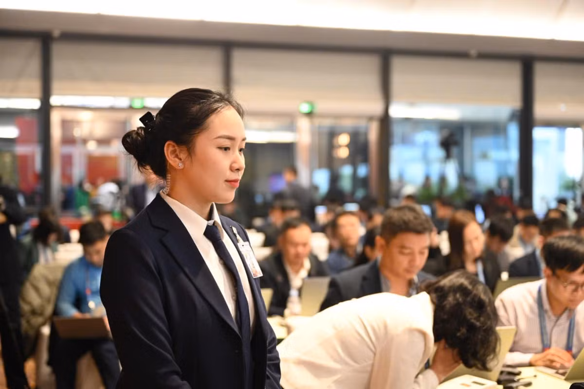 Không có sự ưu ái nào dành riêng cho nữ giới trong lực lượng Cảnh vệ. Tiêu chuẩn tuyển chọn, huấn luyện và đánh giá giữa nam và nữ đều như nhau.