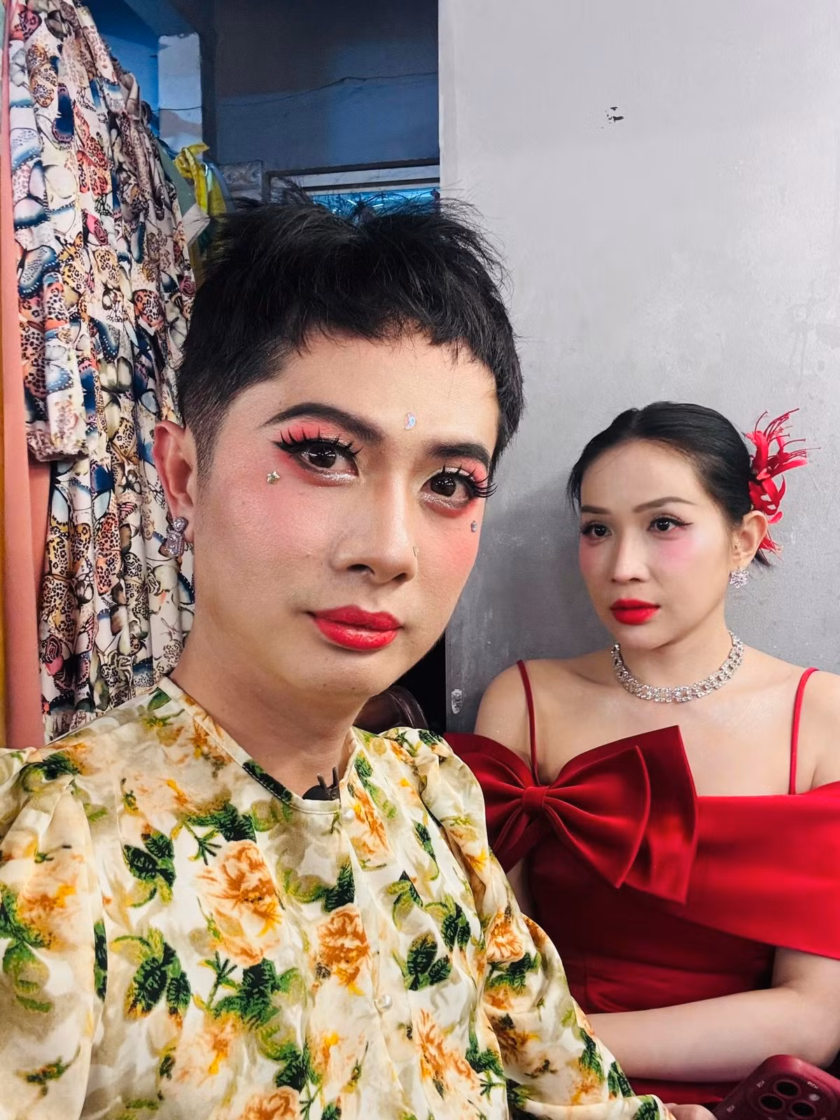 Huỳnh Phương chia sẻ trên truyền thông, anh và Khả Như không cảm thấy áp lực trước tin đồn tình cảm, chỉ cần làm việc chung vui vẻ là được. Ảnh: FB Huỳnh Phương.