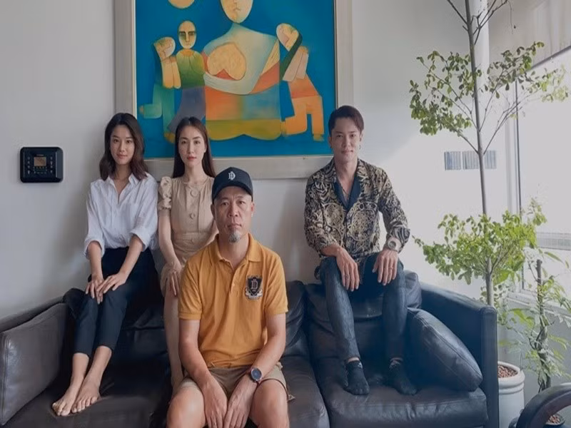 Theo VOV, chia sẻ về chiến thắng của Hòa Minzy ở Học viện ngôi sao 2014, nhạc sĩ Huy Tuấn từng bày tỏ: " Cả ba học viên Hòa Minzy, Hoàng Yến, Gia Bảo khi bước đến đây thì mỗi bạn đều mang một cá tính, một phong cách riêng không lẫn vào bất cứ ai khác. Đó là điều làm tôi tự hào nhất về các bạn vì dù sao đi nữa cũng chỉ mới sinh năm 1995 nhưng thiên chất và những định hướng âm nhạc của các bạn đều rất rõ ràng. Tuy nhiên, trong ba bạn thì có thể Hòa Minzy sẵn sàng hơn một chút và quyết định của khán giả với chiến thắng dành cho Hòa là điều hoàn toàn thuyết phục". Ảnh: VOV.
