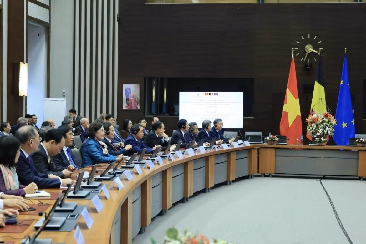 Đoàn đại biểu Việt Nam tại Viện Quan hệ Quốc tế Hoàng gia Egmont.