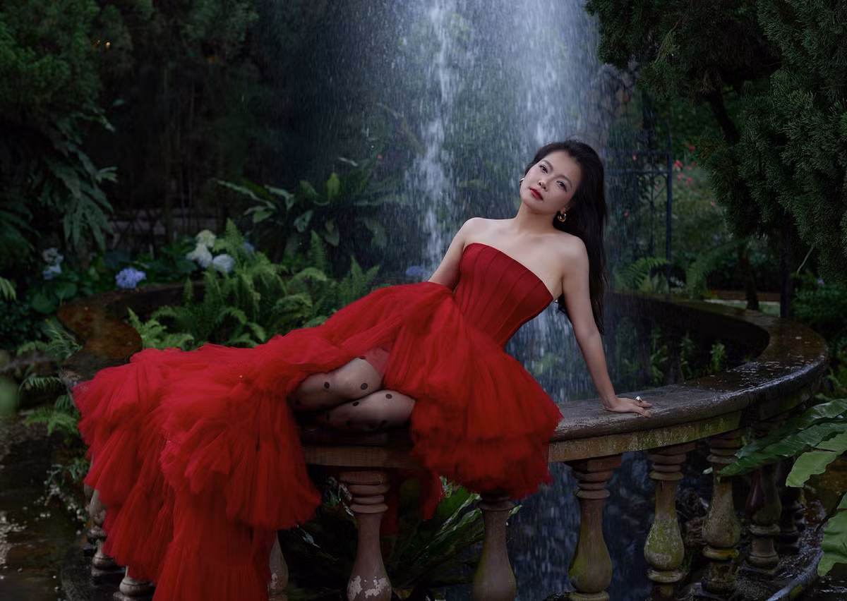 Trở lại với âm nhạc, Thanh Ngọc khiến nhiều khán giả bất ngờ bởi vẻ ngoài trẻ trung, gợi cảm. Bên cạnh đó, phong cách thời trang của Thanh Ngọc đa dạng hơn.