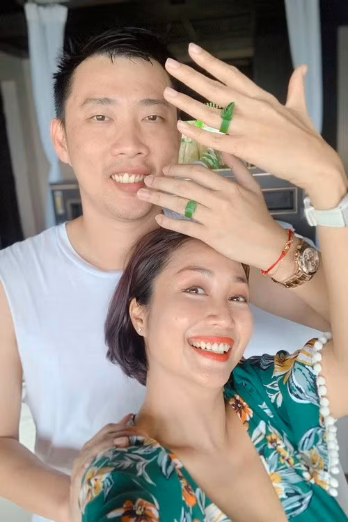 Chia sẻ trên Vietnamnet, Ốc Thanh Vân bày tỏ: “Hiện tôi cảm thấy rất viên mãn với cuộc sống, gia đình và công việc. Đó là sự ưu ái lớn từ người thân và khán giả. Tuy nhiên, con đường đến thành công không phải lúc nào cũng trải đầy hoa hồng – ngoài may mắn, bản thân tôi cũng đã nỗ lực rất nhiều”. Ảnh: Vietnamnet.