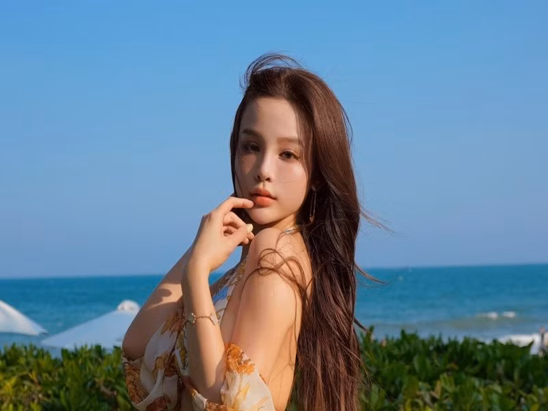 Người đẹp sinh năm 1989 thể hiện gu thẩm mỹ tinh tế thông qua việc biến hóa đa dạng giữa các phong cách khác nhau.