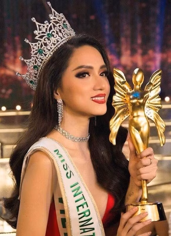 Hương Giang ngày càng gợi cảm. Năm 2018, cô gây chú ý khi giành chiến thắng cuộc thi Hoa hậu Chuyển giới Quốc tế. Ảnh: FB Hương Giang.