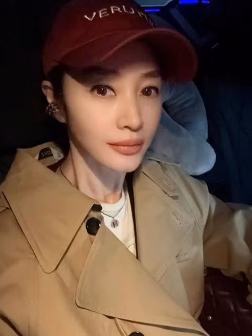 “Con được thầy giúp đỡ rất nhiều trong cuộc đời. Cảm ơn thầy", Kim Hye Soo bày tỏ sự tiếc thương khi nghệ sĩ Lee Soon Jae qua đời. Ảnh: Instagram Kim Hye Soo.
