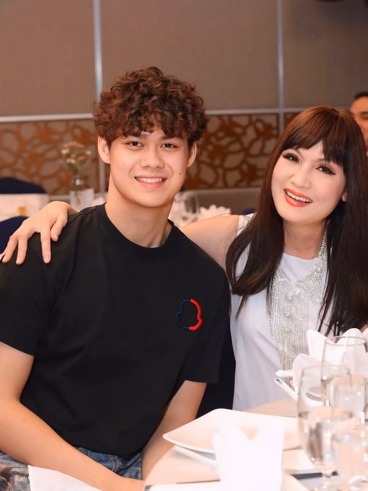 Con trai Hiền Mai về Việt Nam nghỉ hè cách đây không lâu. Ảnh: FB Hiền Mai.
