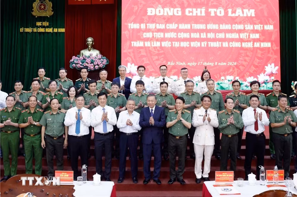 Tổng Bí thư, Chủ tịch nước Tô Lâm và các đại biểu. (Ảnh: Thống Nhất/TTXVN)