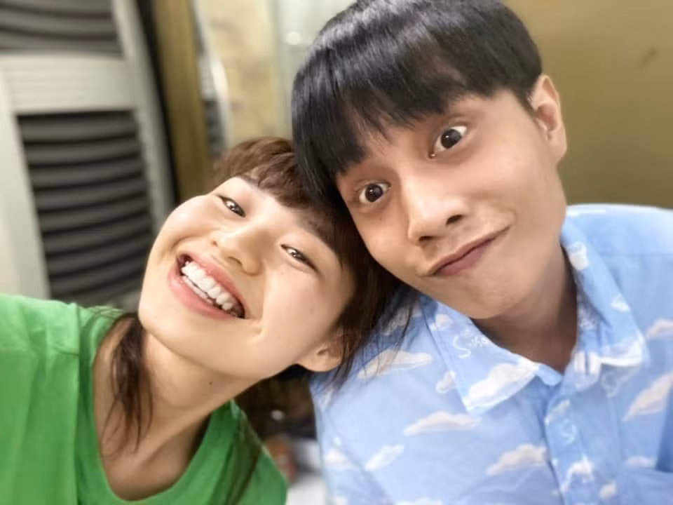 Lê Lộc - Tuấn Dũng không phô trương mà chọn cách thể hiện tình cảm nhẹ nhàng qua những khoảnh khắc đời thường ngọt ngào bên nhau. Ảnh: FB Tuấn Dũng.