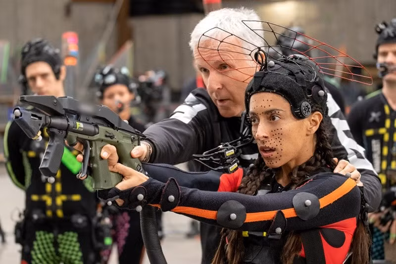 Theo VTV, James Cameron chia sẻ rằng ông đã dành toàn bộ sự nghiệp làm phim của mình cho series Avatar từ năm 2009 đến nay với hy vọng mang lại điều tốt đẹp cho thế giới, chứ không chỉ đơn thuần là kiếm bộn tiền. Ảnh: Vietnamnet.