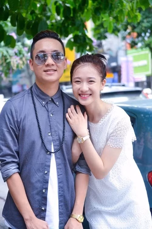 Theo Vietnamnet, JustaTee và Trâm Anh bắt đầu yêu nhau từ tháng 7/2013. Khi đó, Trâm Anh là cô gái xinh xắn nhận được nhiều sự chú ý trên mạng xã hội, còn JustaTee đã là ca sĩ có tên tuổi trong giới underground. Ảnh: Dân Việt.