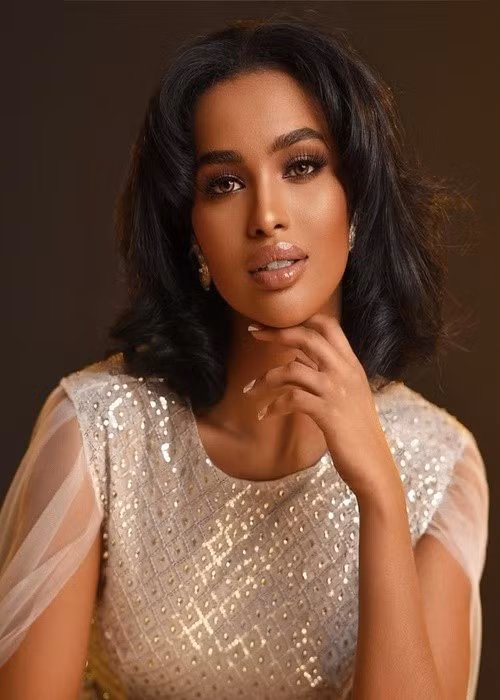“Ở phần thi Thử thách đối đầu, Zainab Jama có bài phát biểu gây xúc động, được các thí sinh cũng như bà Julia Morley - chủ tịch cuộc thi khen ngợi”, các chuyên gia sắc đẹp của Missosology đánh giá. Ảnh: Miss World Somalia.