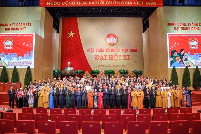 Các đồng chí Lãnh đạo Đảng, Nhà nước, cùng các đại biểu chụp ảnh kỷ niệm tại Đại hội.