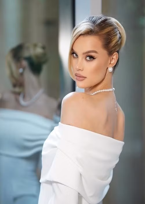 Krystyna bày tỏ, cô cảm thấy các cựu Miss World là là những người tuyệt vời. Tuy nhiên, nguồn cảm hứng lớn nhất của cô là tưởng tượng về bản thân mình trong tương lai. “Tôi đã hình dung ra nơi tôi muốn đến trong 5 năm nữa”, Krystyna chia sẻ. Ảnh: Instagram Krystyna Pyszkova.