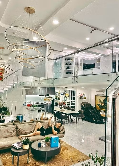 Ông bầu khoe không gian sống sang trọng khi rời biệt thự 1.800m2. Ảnh: FB Khắc Tiệp.