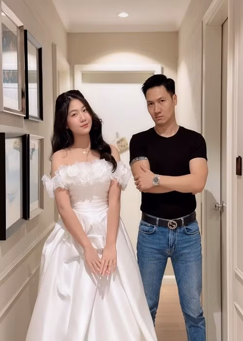 Tuổi 16, Phương Linh có chiều cao ấn tượng, gương mặt khả ái. Ảnh: FB Mạnh Trường.