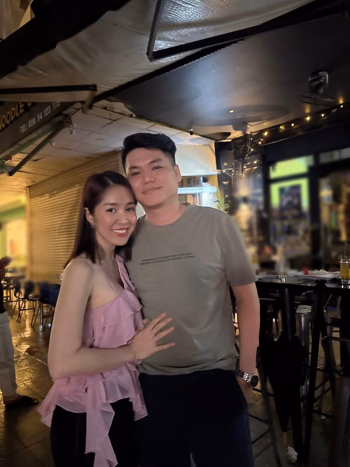 Theo Người Đưa Tin, trong một chương trình, Lê Phương bày tỏ, có Trung Kiên lo lắng, dạy dỗ con gái nên đi đâu cô cũng yên tâm. "Nhiều người hay nói hơi tế nhị: Nhìn vô biết ai trụ cột gia đình! Ủa, sao biết? Trụ cột gì? Ai đi kiếm tiền thì mục đích cuối cùng cũng là để nuôi con và dạy con thôi. Ai dạy con được thì dạy, ai kiếm tiền được về lo cho gia đình thì đi thôi, đâu có phân biệt trai gái. Quan trọng là ai dạy tốt", Lê Phương chia sẻ.