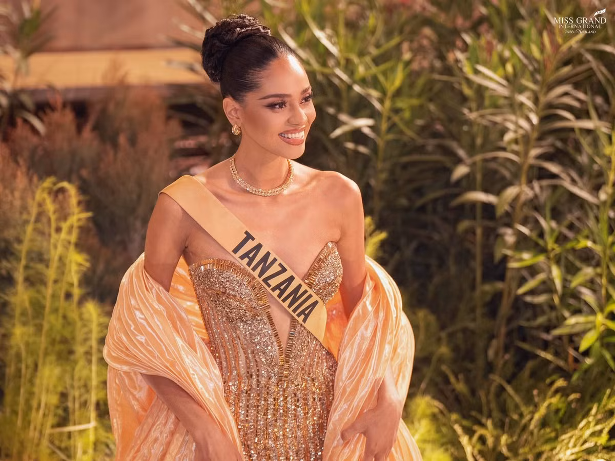 Tại phần thi ứng xử top 11, đại diện Tanzania được hỏi cách giải quyết bất bình đẳng trong xã hội. Cô cho rằng tình yêu thương là sức mạnh quan trọng để hướng tới một xã hội tốt đẹp và bình đẳng hơn. Câu trả lời tập trung vào việc lan tỏa tình yêu thương giữa con người với nhau. Ảnh: Miss Grand International.