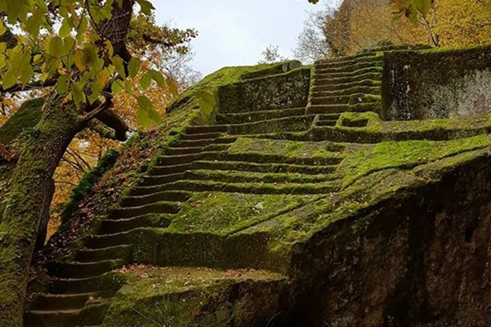 Bí ẩn không lời giải về kim tự tháp của người Etruscan cổ đại 