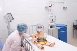 Ghép tế bào gốc cứu sống bé 4 tuổi bị suy tuỷ xương vô căn