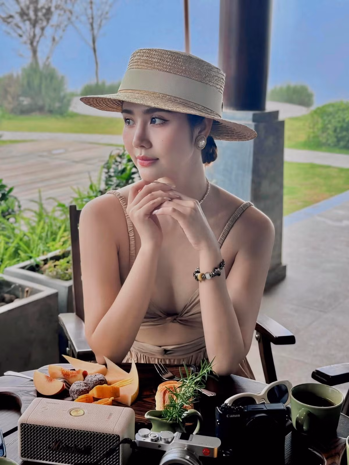 Diễn viên Phan Minh Huyền "thả thính": "Khi nào em cưới chồng. Anh làm chú rể nha". Ảnh: FB Phan Minh Huyền