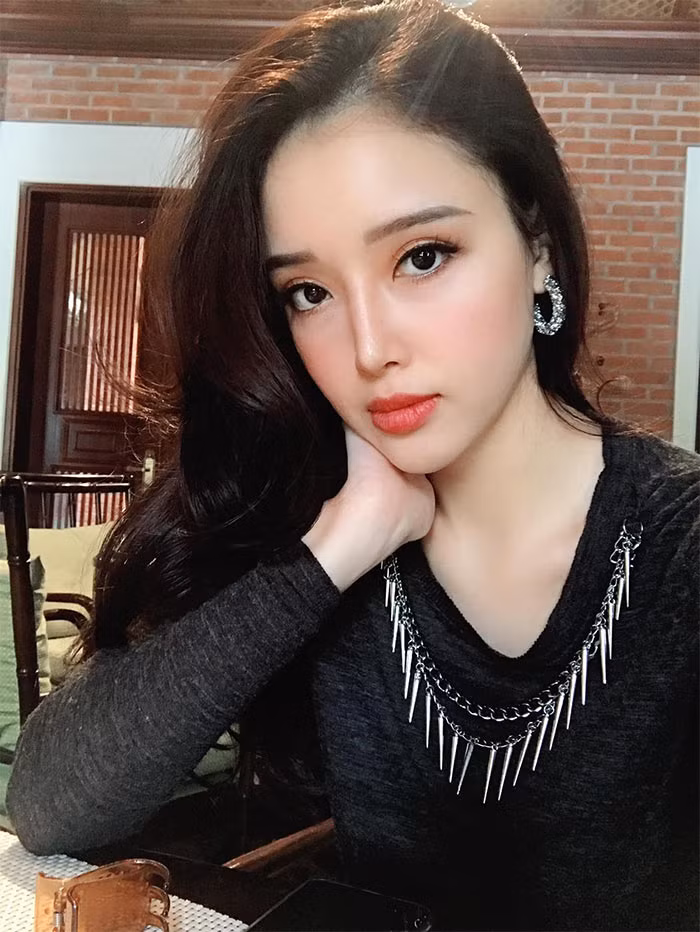 Mặc dù sở hữu nhan sắc và vóc dáng đẹp nhưng Ngọc Phượng không theo chân chị vào showbiz mà tập trung kinh doanh.