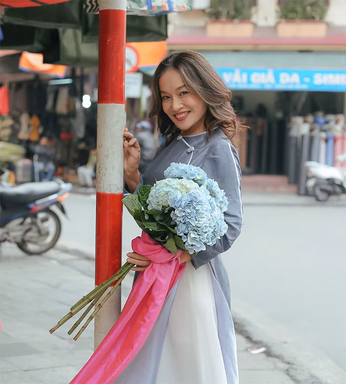 Sau một thời gian dài nghỉ việc để tập trung lo cho gia đình, cách đây 4 năm, nữ nghệ sĩ có sự trở lại với vai diễn bà Bích trong phim "Hương vị tình thân".
