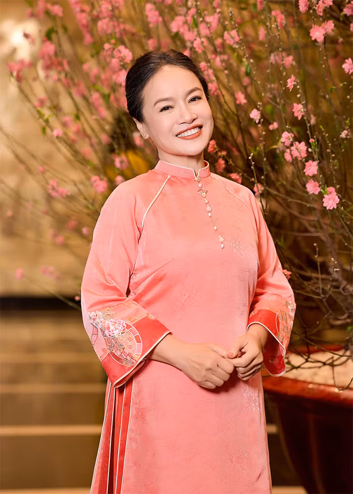 Tú Oanh nổi tiếng là người kín tiếng, trên trang cá nhân, cô chỉ chia sẻ những gì về bản thân chứ hiếm khi đăng ảnh chồng, con.