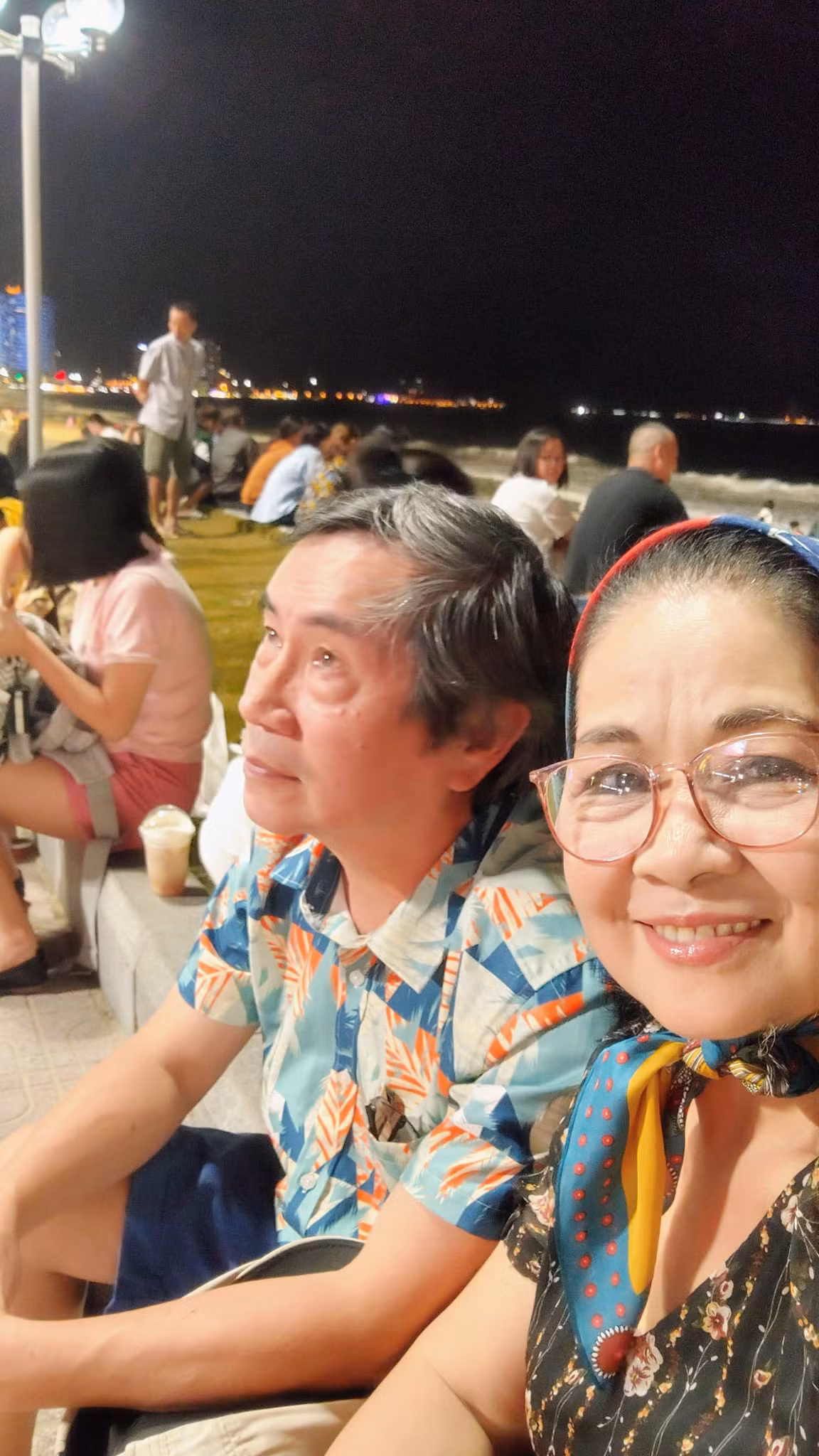 Dù được mệnh danh là "người đàn bà khổ nhất màn ảnh Việt" nhưng nghệ sĩ Minh Phương lại có cuộc sống hôn nhân hạnh phúc, 30 năm vẫn ngọt ngào bên người chồng thứ hai.