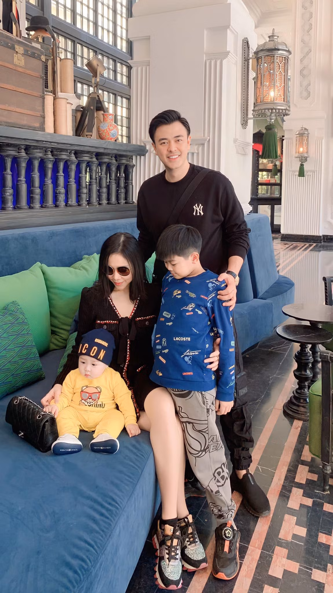 Không chỉ có hôn nhân viên mãn, nam MC "Chiếc nón kỳ diệu" còn có sự nghiệp thăng hoa ở tuổi 40. Anh góp mặt trong nhiều bộ phim lên sóng trên giờ vàng VTV như: "Anh có phải đàn ông không", "11 tháng 5 ngày", "Món quà của cha"...