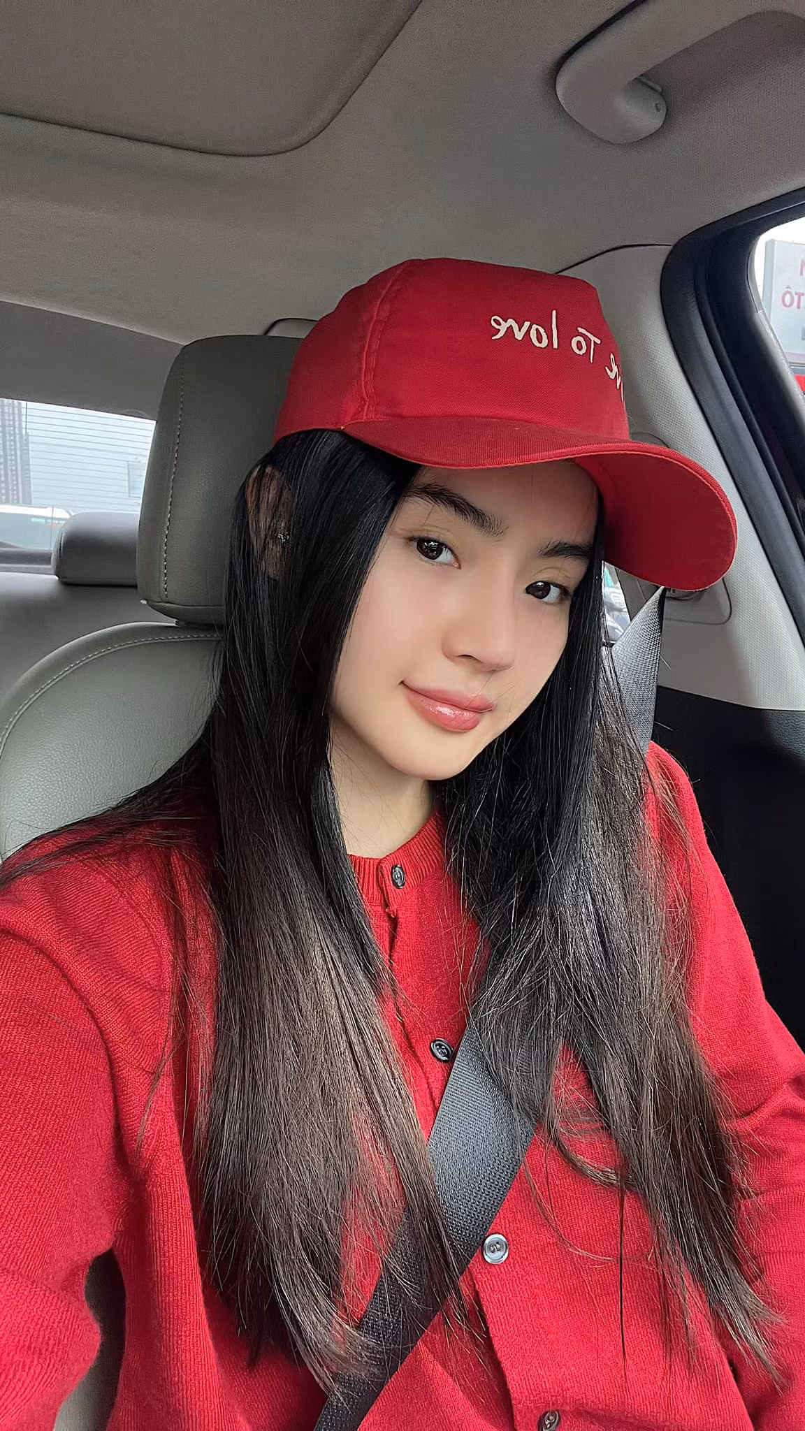 Thời điểm hiện tại, Phương Trang đã bước vào độ tuổi 28 và thay đổi hình tượng hoàn toàn so với thời điểm mới lớn - cô gái với phong cách ăn mặc phản cảm. Ảnh: FB Lê Ngọc Phương Trang