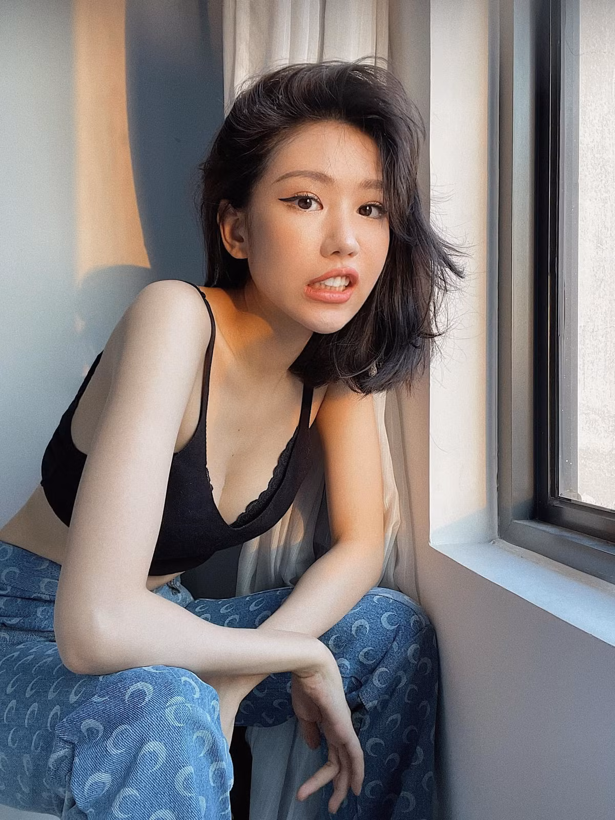 Nhìn vào Min, nhiều người không khỏi ngưỡng mộ bởi nhan sắc trẻ trung, ngọt ngào như thiếu nữ của cô.