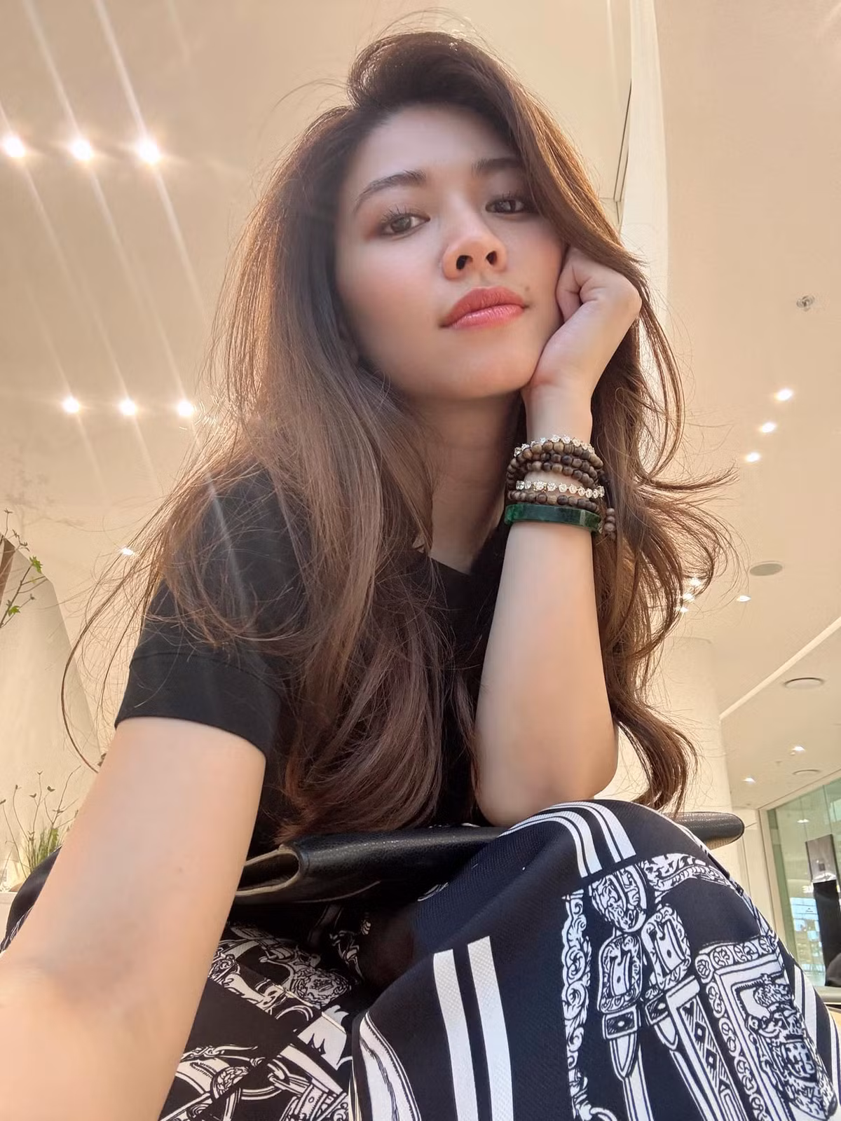 BTV Ngọc Trinh trẻ trung, năng động khác xa hình ảnh lên sóng.