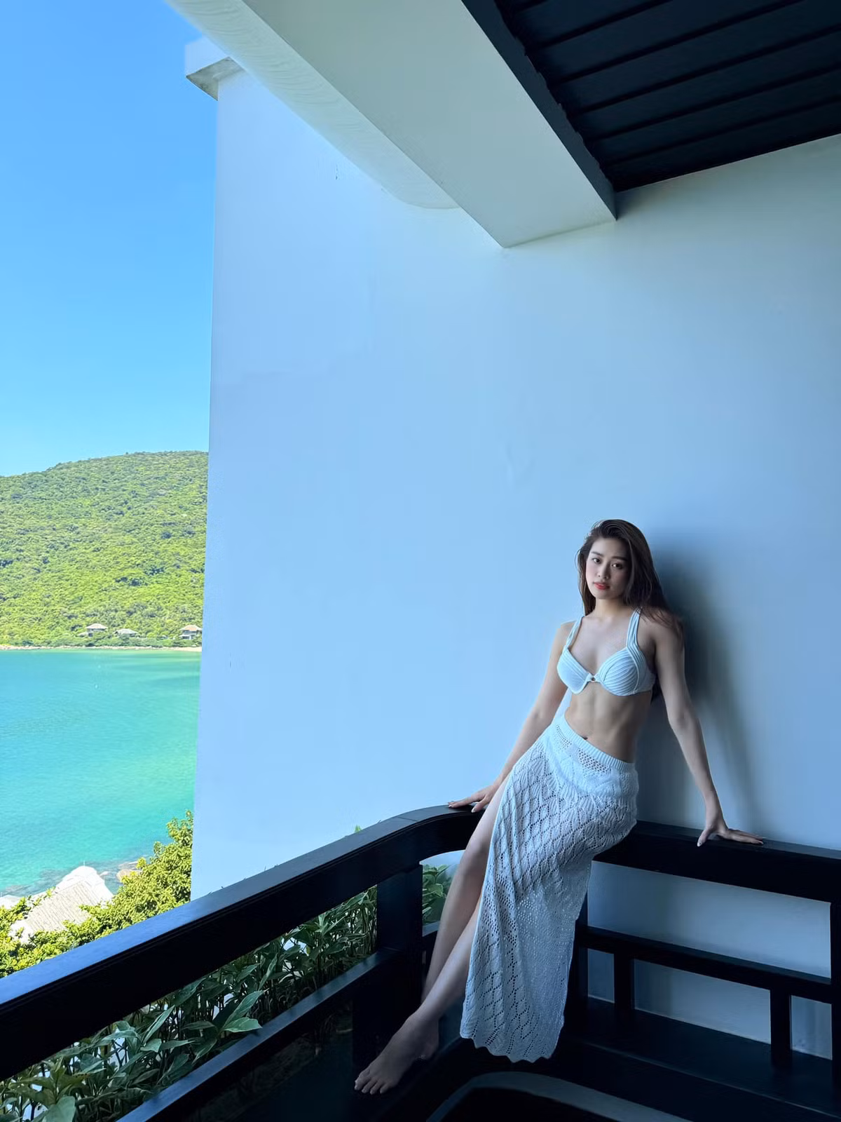 Hoa hau Khanh Van khoe bung san chac, Oc Thanh Van goi cam