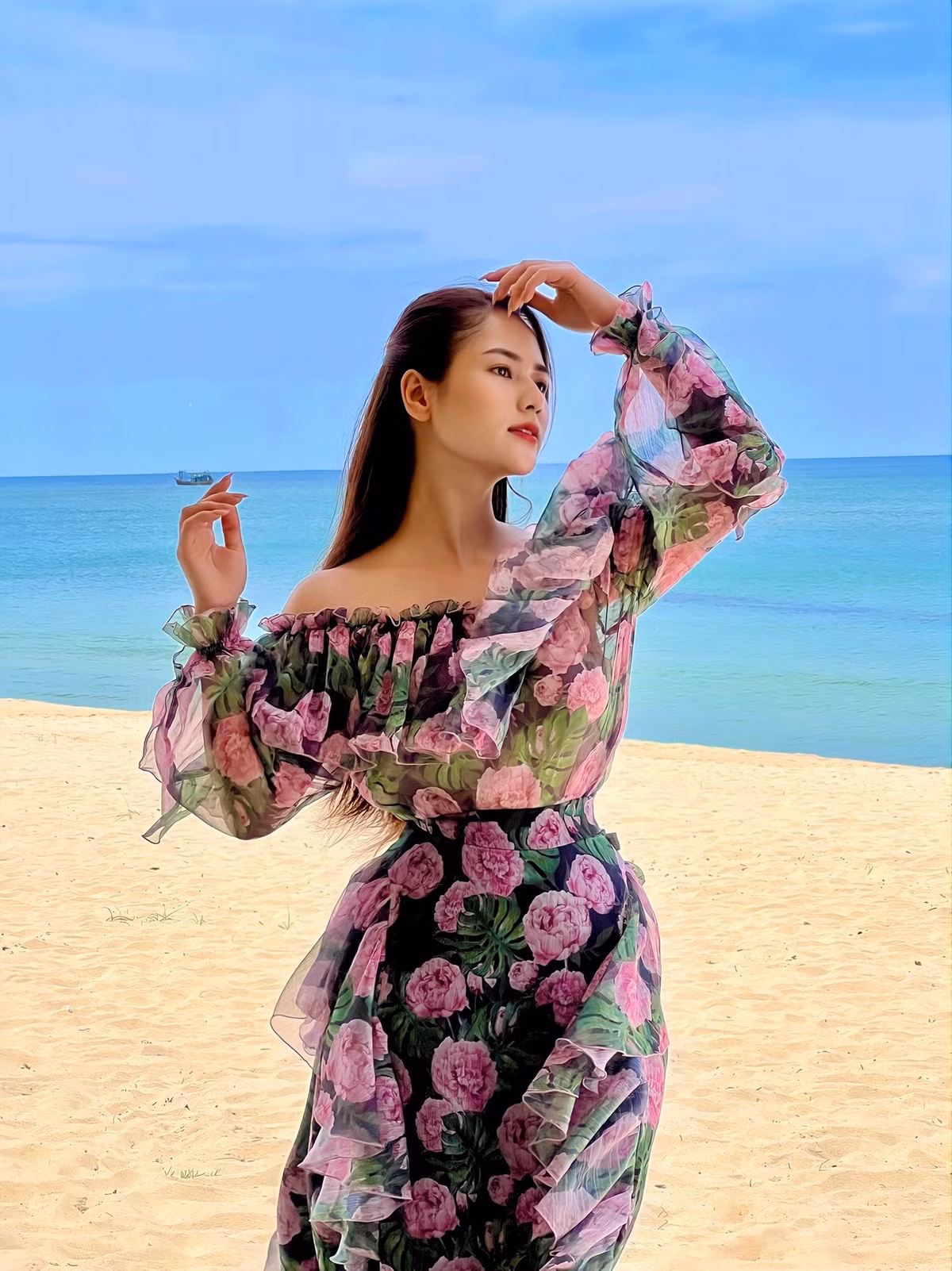 Mỹ nhân phim VTV được nhận xét có phần xinh đẹp và đầy sức sống hơn cả trên truyền hình. Ảnh: FB Vũ Việt Hoa