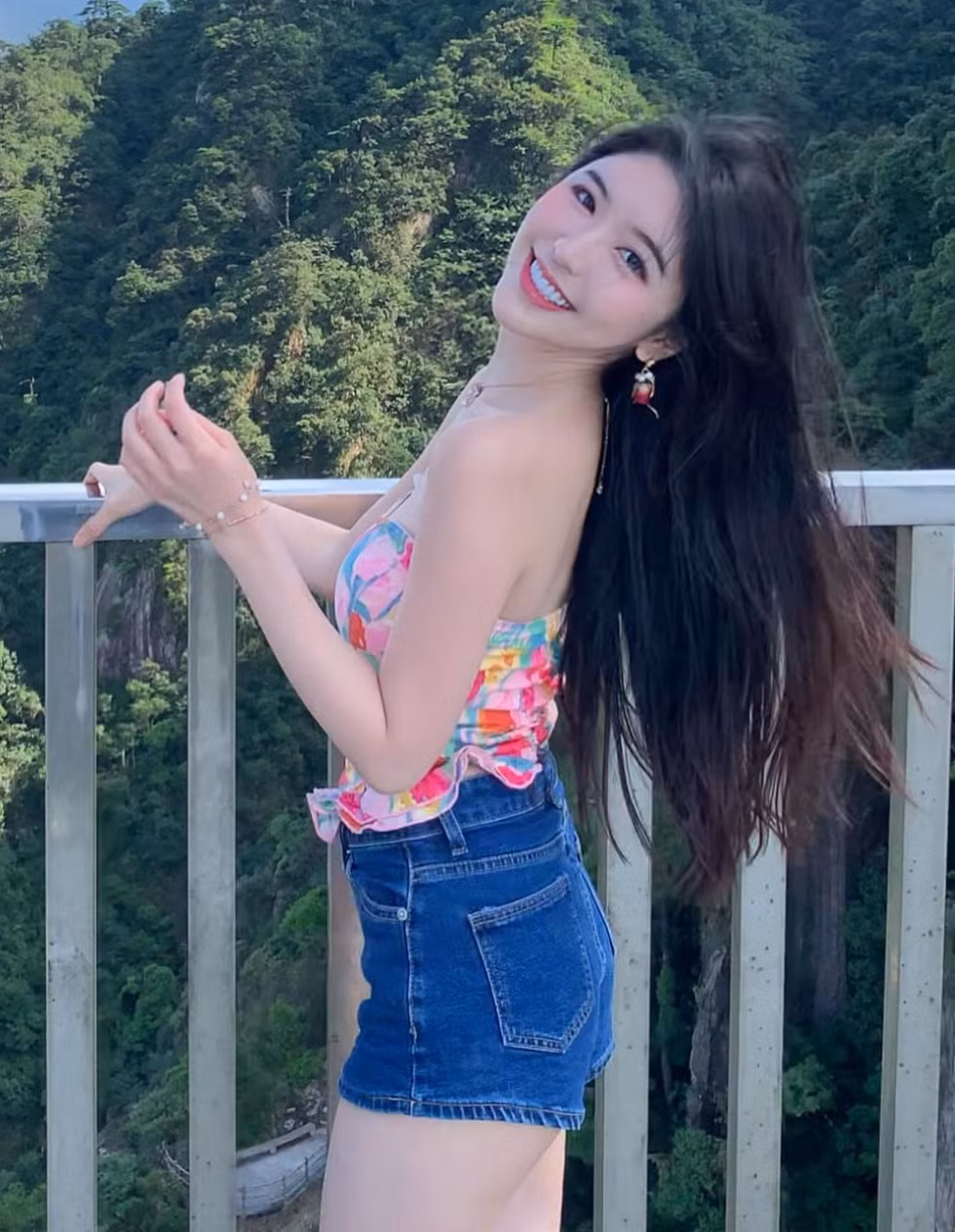 Cô nàng có đời tư trong sạch, luôn duy trì hình tượng lành mạnh, do đó càng được người người mến mộ. Ảnh: IG angelachong_99