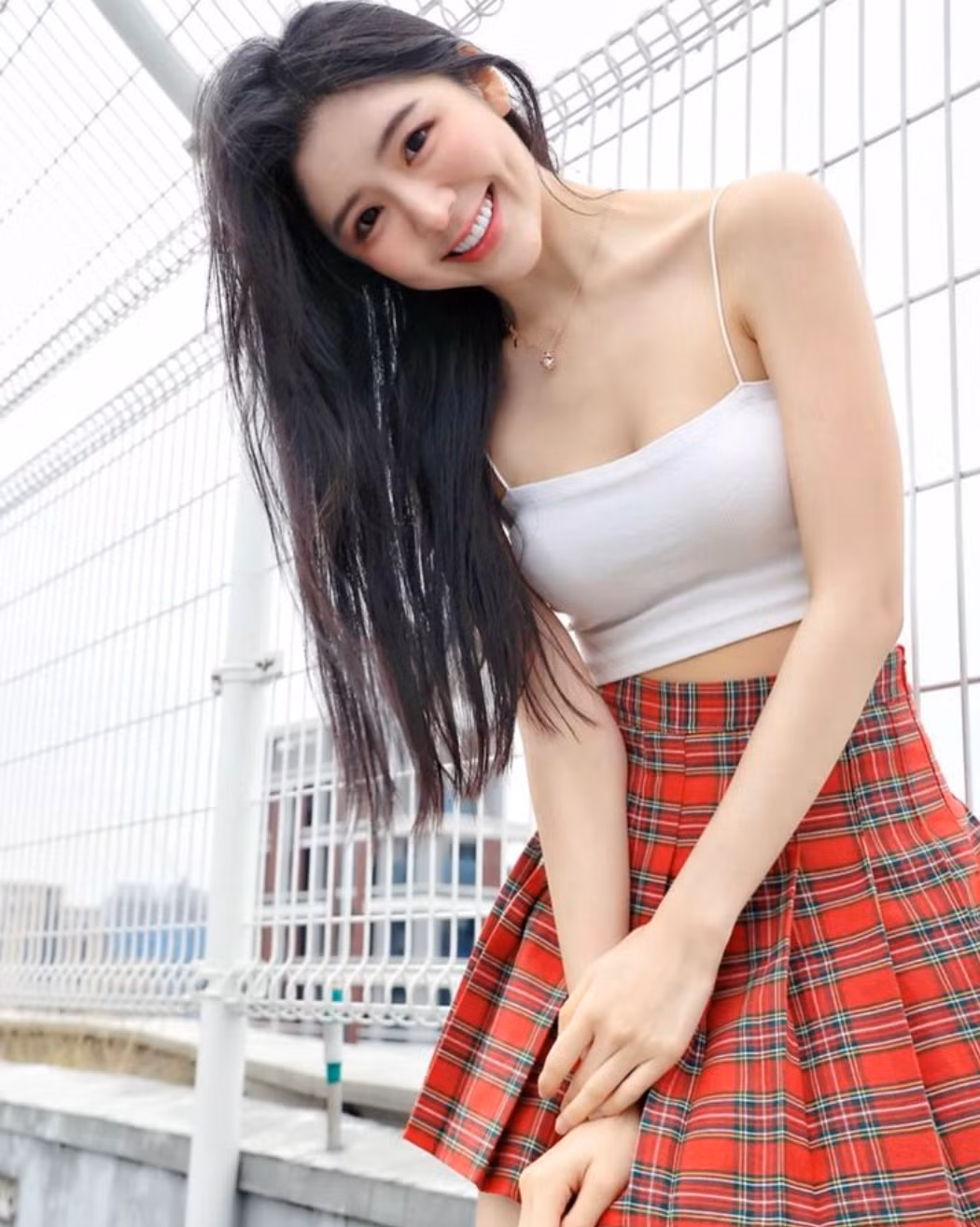 Cô nàng không chạy theo những xu hướng nhất thời mà luôn trung thành với phong cách của riêng mình. Ảnh: IG angelachong_99