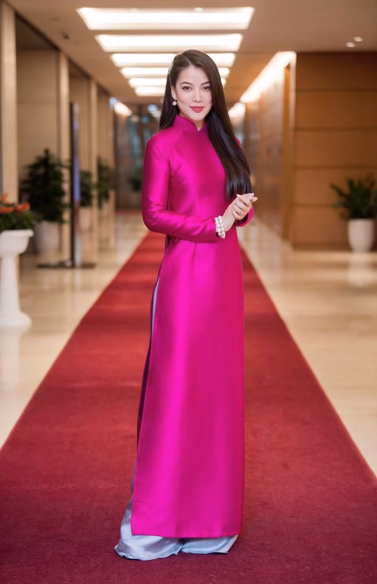 Trương Ngọc Ánh nền nã với tà áo dài. Ảnh: FB Trương Ngọc Ánh