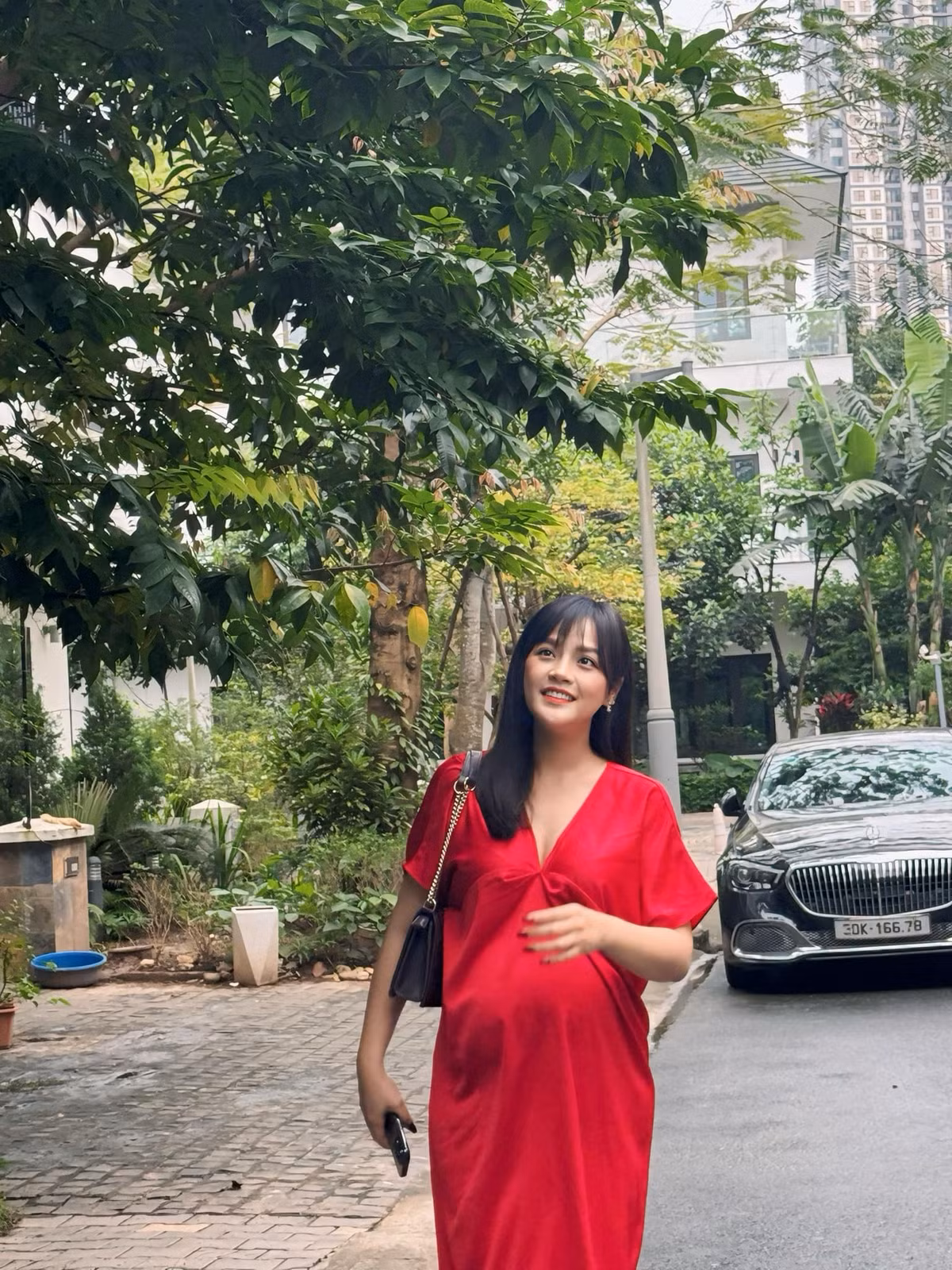 Thu Quỳnh từng chia sẻ bản thân có chút bỡ ngỡ khi mang thai lần hai sau 9 năm. Tuy nhiên, nữ diễn viên cảm thấy may mắn khi có gia đình và bạn bè luôn bên cạnh động viên, hỗ trợ. Nhờ vậy, Thu Quỳnh có thể tận hưởng thai kỳ một cách trọn vẹn nhất.