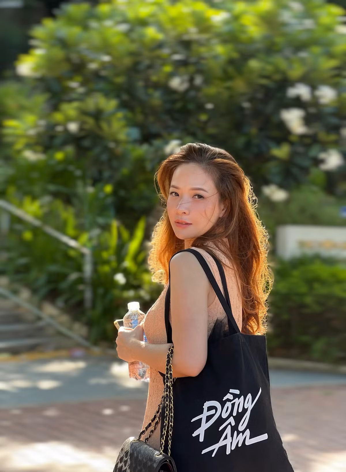 Sở hữu nét mặt xinh đẹp yêu kiều nên dù đã ở tuổi 40, Đan Lê vẫn giữ được nhan sắc hơn người.