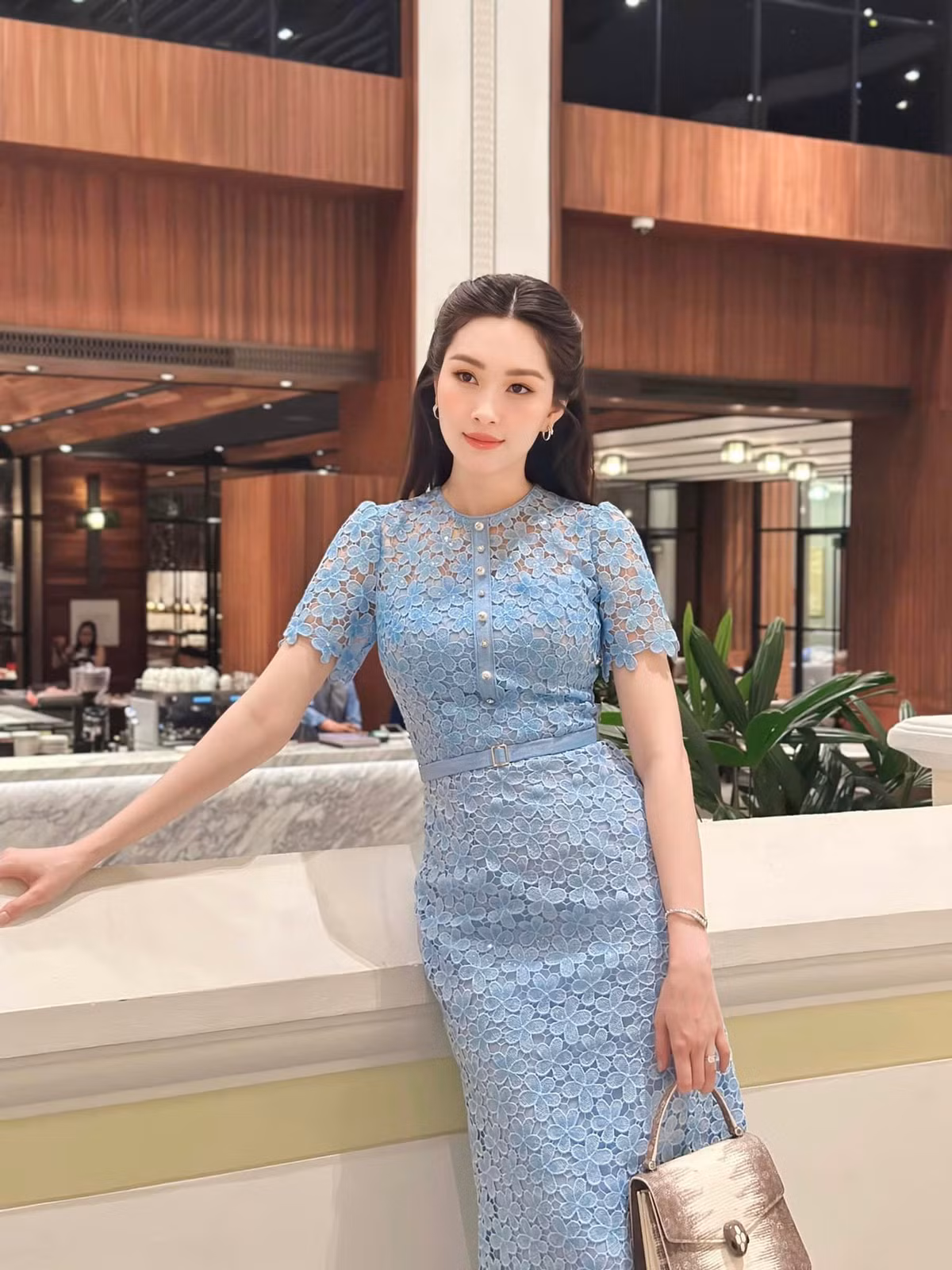 Hoa hậu Đặng Thu Thảo thon gọn sau vài tháng sinh con thứ 3. Ảnh: FB Dang Thu Thao