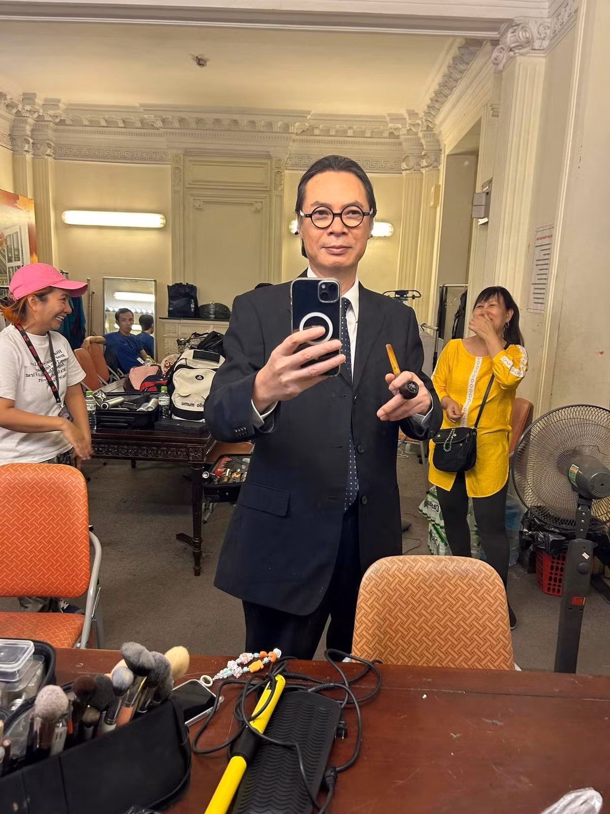 Đạo diễn Trần Lực selfie khoe tóc mới. Ảnh: FB Tran Luc