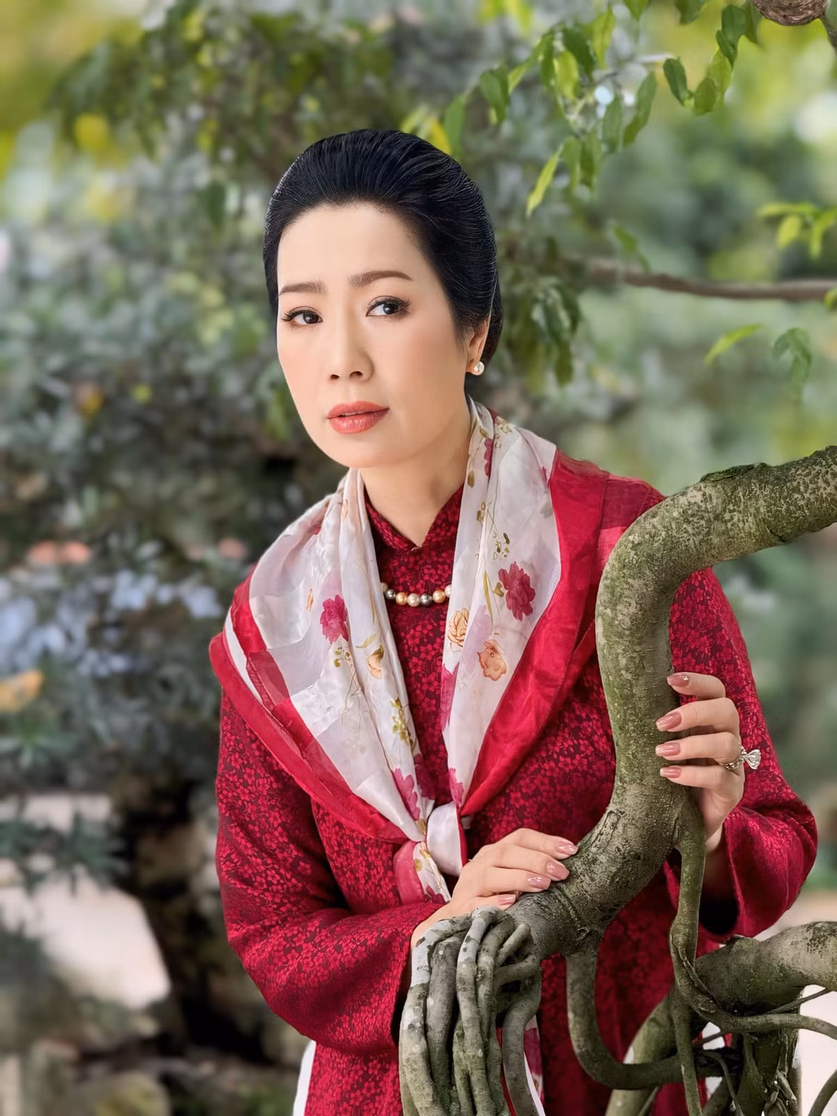 NSND Trịnh Kim Chi khoe tạo hình bà chủ trong phim mới. Ảnh: FB Trịnh Kim Chi