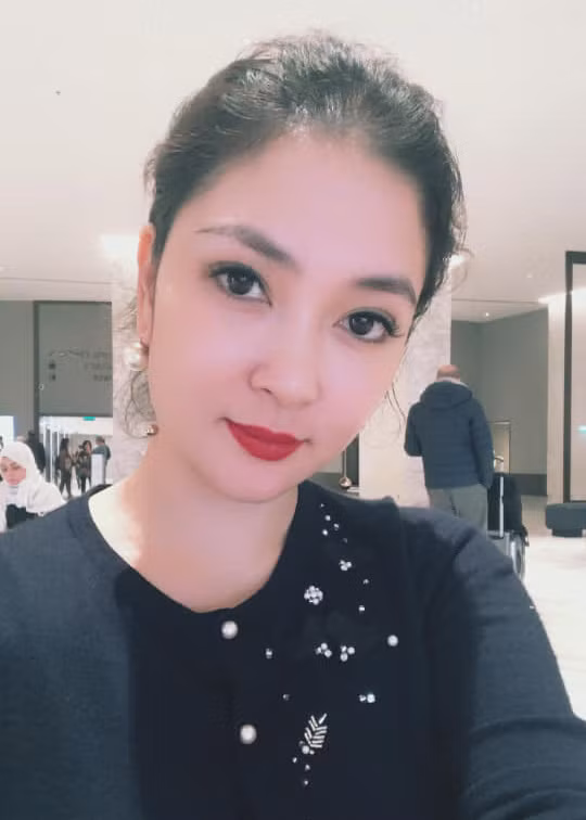 Vẻ ngoài của Nguyễn Thị Huyền vẫn xinh đẹp và cuốn hút như khi cô lên ngôi hoa hậu 20 năm trước. (Ảnh: FBNV)