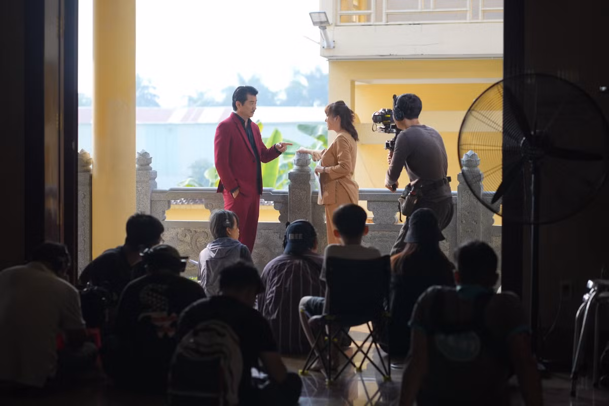 Gắn bó là thế nhưng chia sẻ trong talkshow "Bí mật thành công và hạnh phúc" của mình, mỹ nhân sinh năm 1982 coi Andy Hoàng là đối tác trong công việc và bạn tri kỷ trong cuộc sống. Trước đó, trong chương trình "Gõ cửa thăm nhà", cô cũng đã bày tỏ: "Em không từ chối tình cảm của anh nhưng em chưa dám nhận tình cảm đó, chỉ đơn giản cho em thêm thời gian".