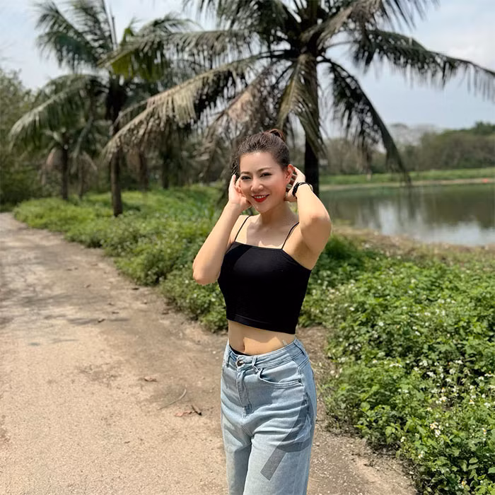 Vòng hai của người đẹp 36 tuổi vẫn rất đẹp nhờ tập luyện chăm chỉ.