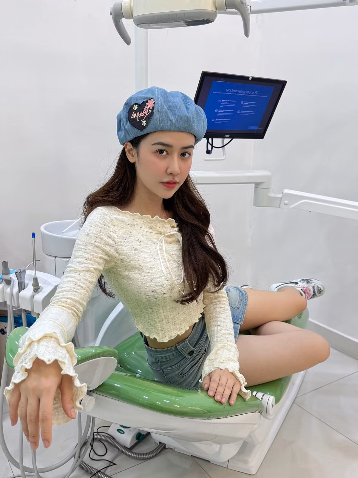 Mỹ nhân 9X hoạt động với vai trò là diễn viên, người mẫu.