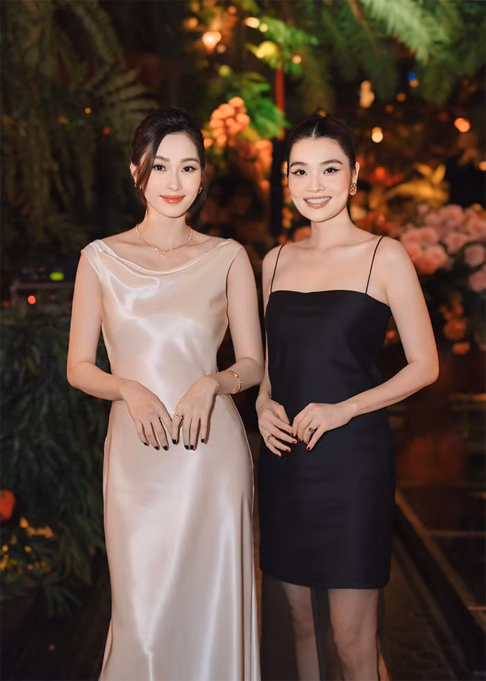 Tuy nhiên, Đặng Thu Thảo cũng cố gắng tạo dáng sao cho có thể che vòng hai khỏi sự chú ý của mọi người khi chụp ảnh. (Ảnh: FB Đặng Thu Thảo)